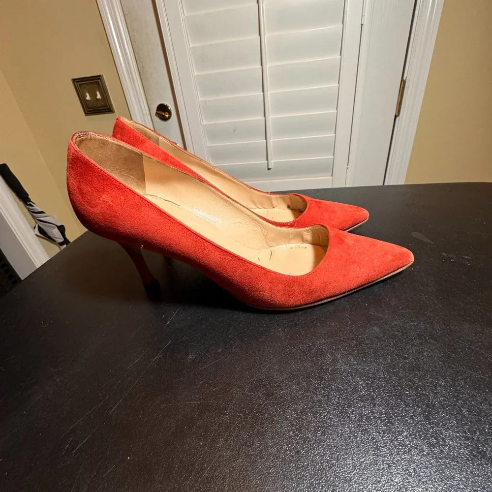 Manolo Blahnik size 38.5 orange suede pump shoes